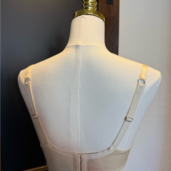 Victoria's Secret Cream Bra - Picture 2 of 5